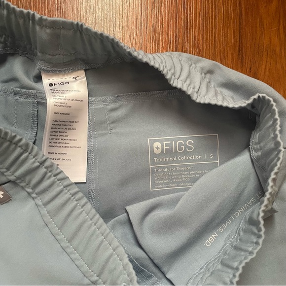 baby blue figs scrubs - Picture 2 of 5